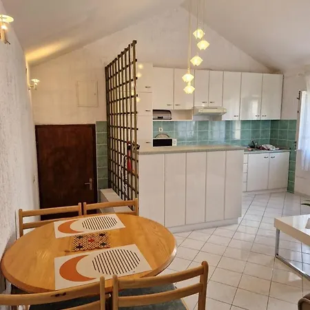 One Bedroom Rale *
