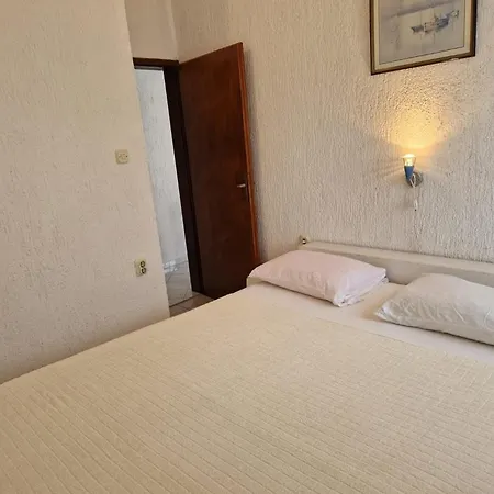 One Bedroom Rale *