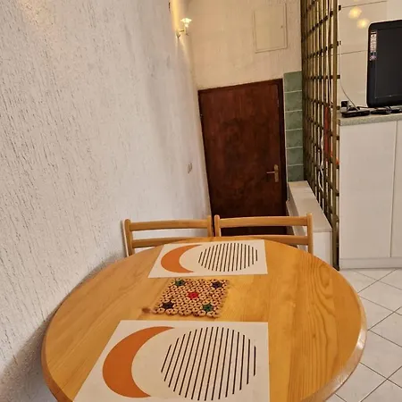 One Bedroom Rale *